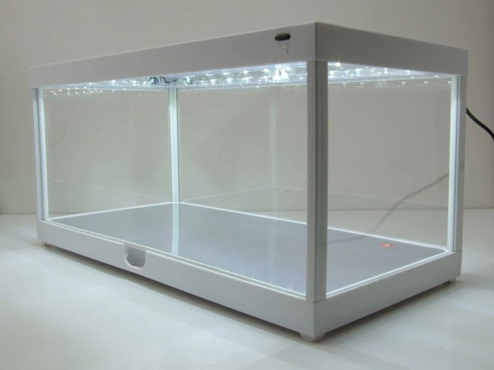 Klarsichtbox Vitrine mit LED-Deckenbeleuchtung Spiegelboden weiß für Modellautos