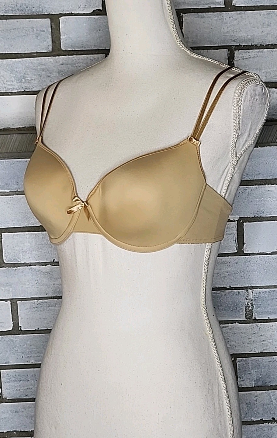 Chantelle Women's Lightly Lined Underwire T-Shirt… - image 1