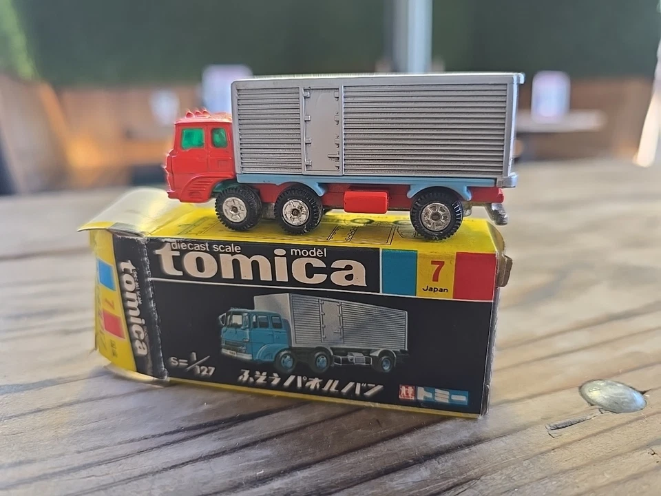 Furgoneta panel Tomy Tomica Fuso #7 vintage con caja negra escala 1/127 Foto 3 de 4