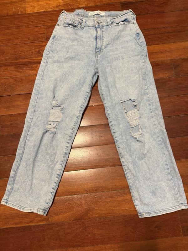 Levi's light wash ultra high rise straight jeans size13-W31