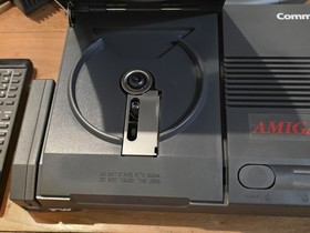 Commodore Amiga CD32 Gaming Console + TVI Modem Remote, Controller  WORKS!