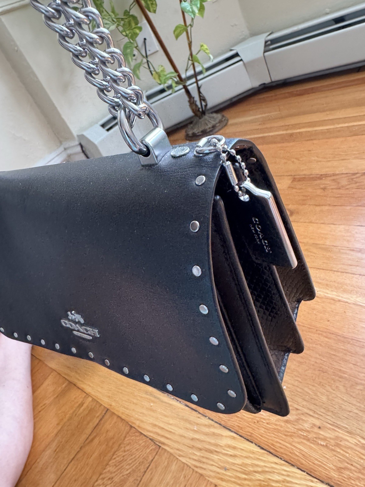 Coach Medium Leather Crossbody Shoulder BAG/BLACKWITH SILVER HARDWARE