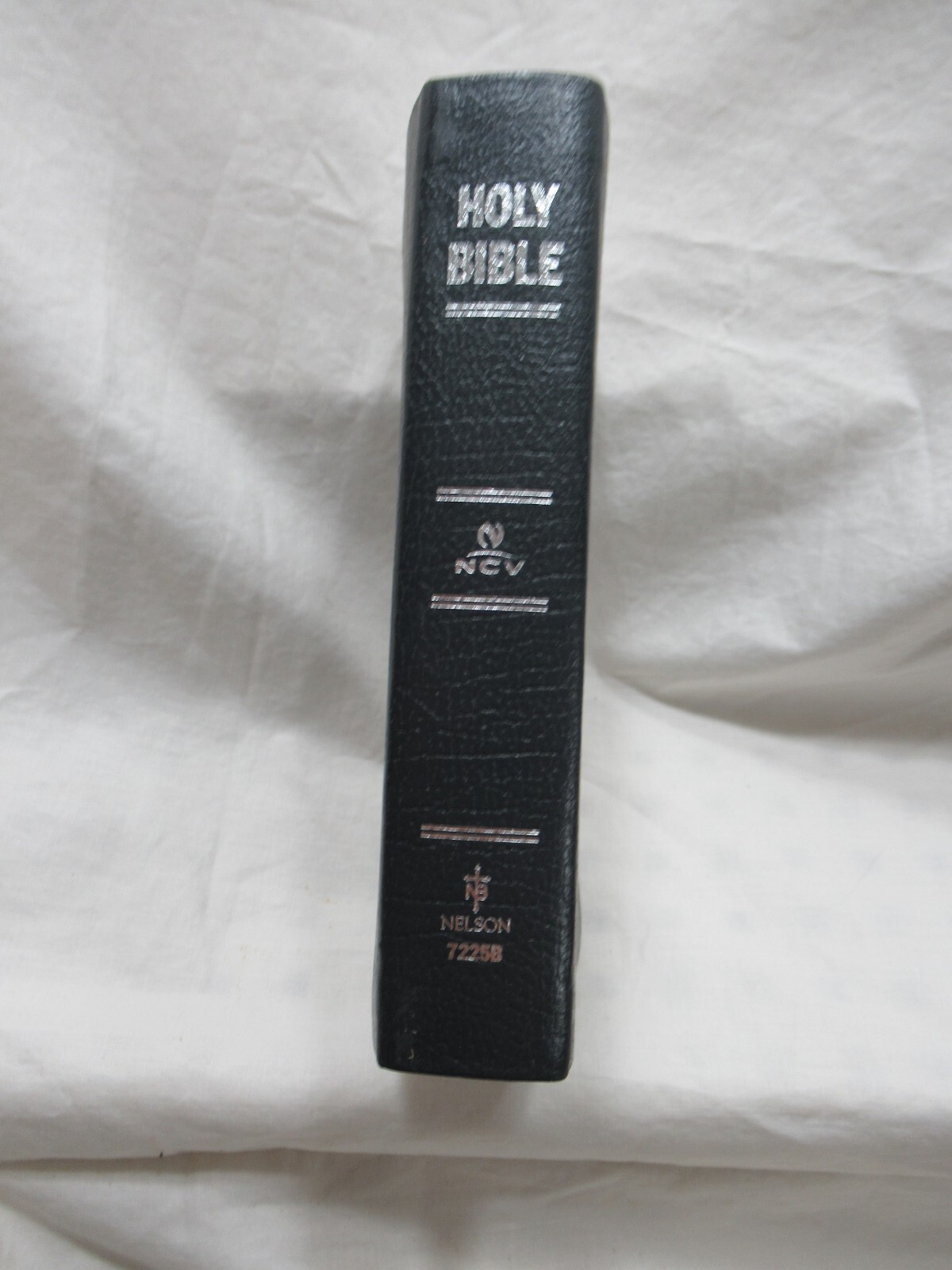 Holy Bible New Century Version Nelson 72258 Black Bonded Leather Silver