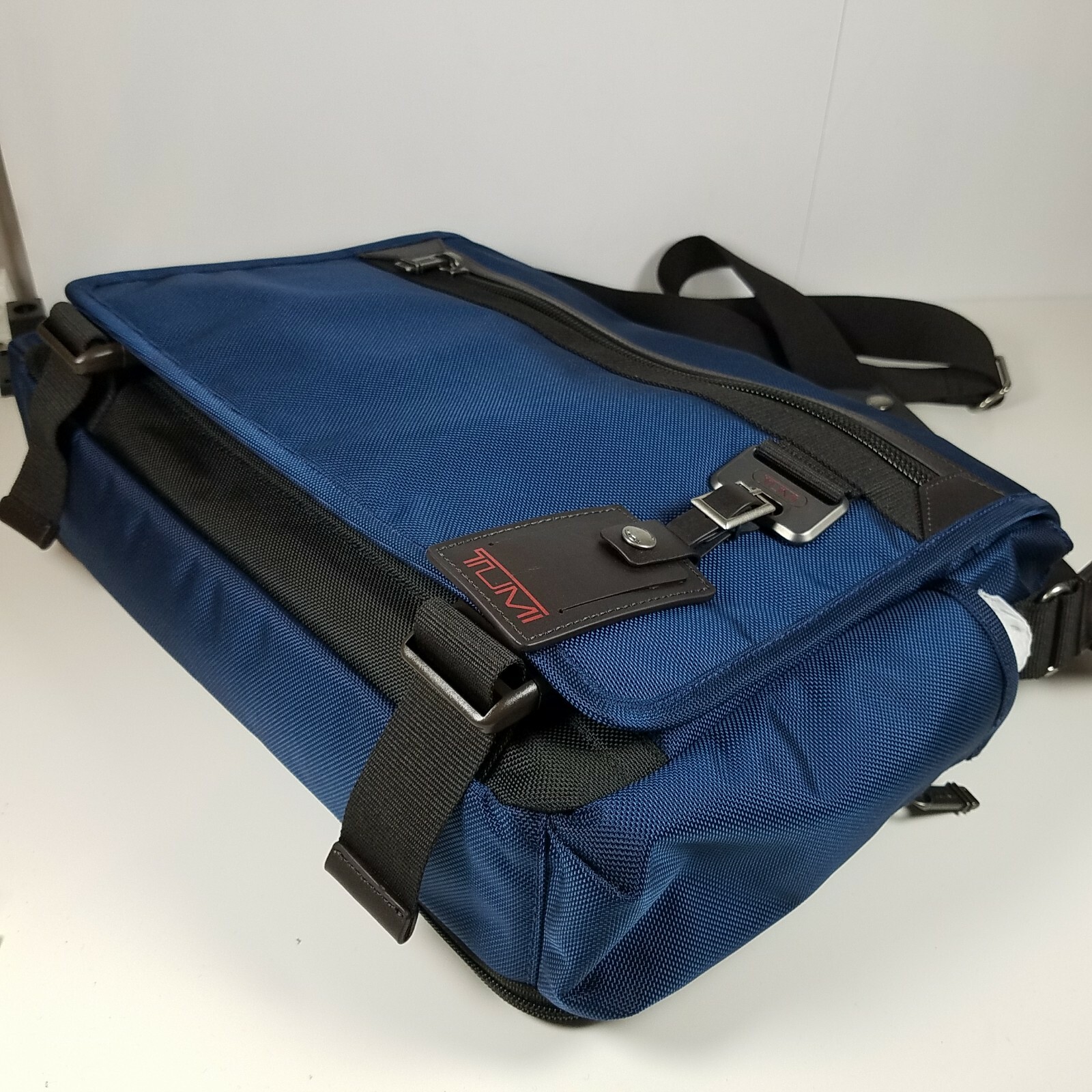 tumi northlake expansion messenger bag