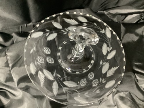 vintage etched crystal dessert sandwich orderves tray w/ keyhole handle 9” - Picture 2 of 5