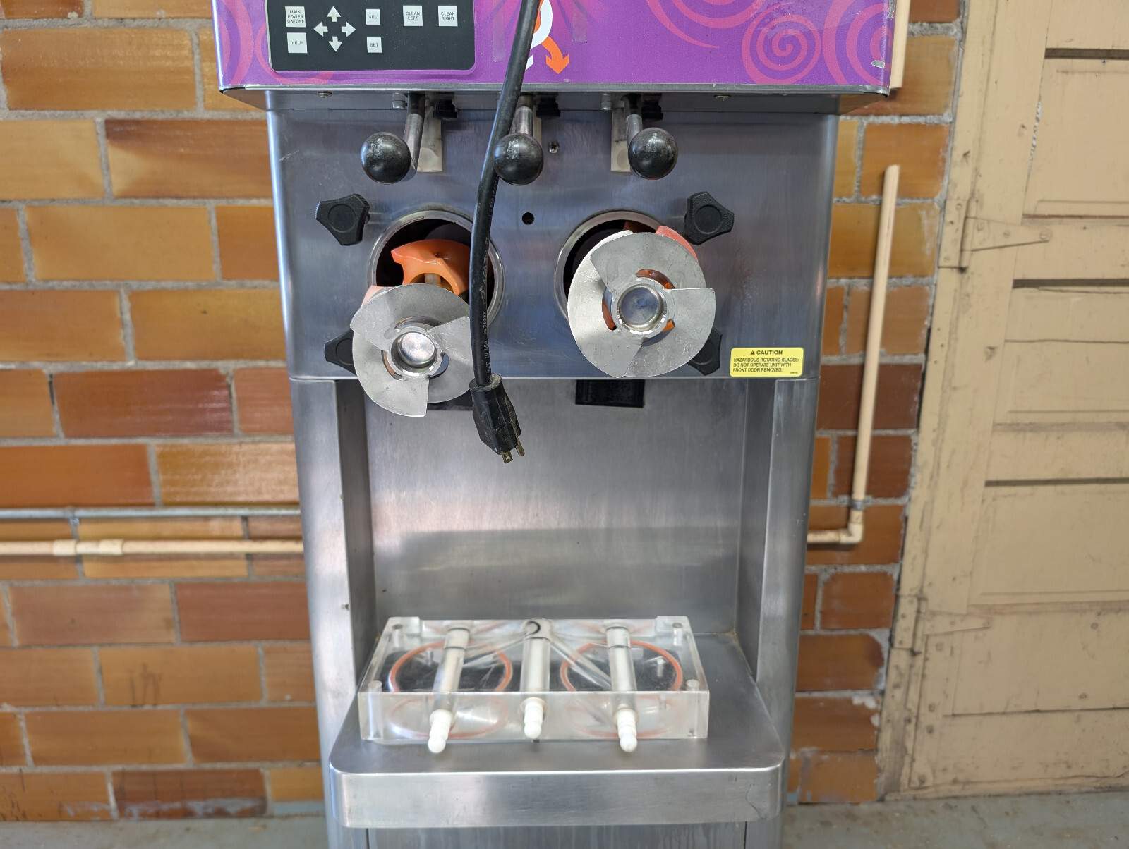 Stoelting F231-38I2P-AD1 Gravity Fed 2 Hopper/Twist Soft Serve/Yogurt Freezer