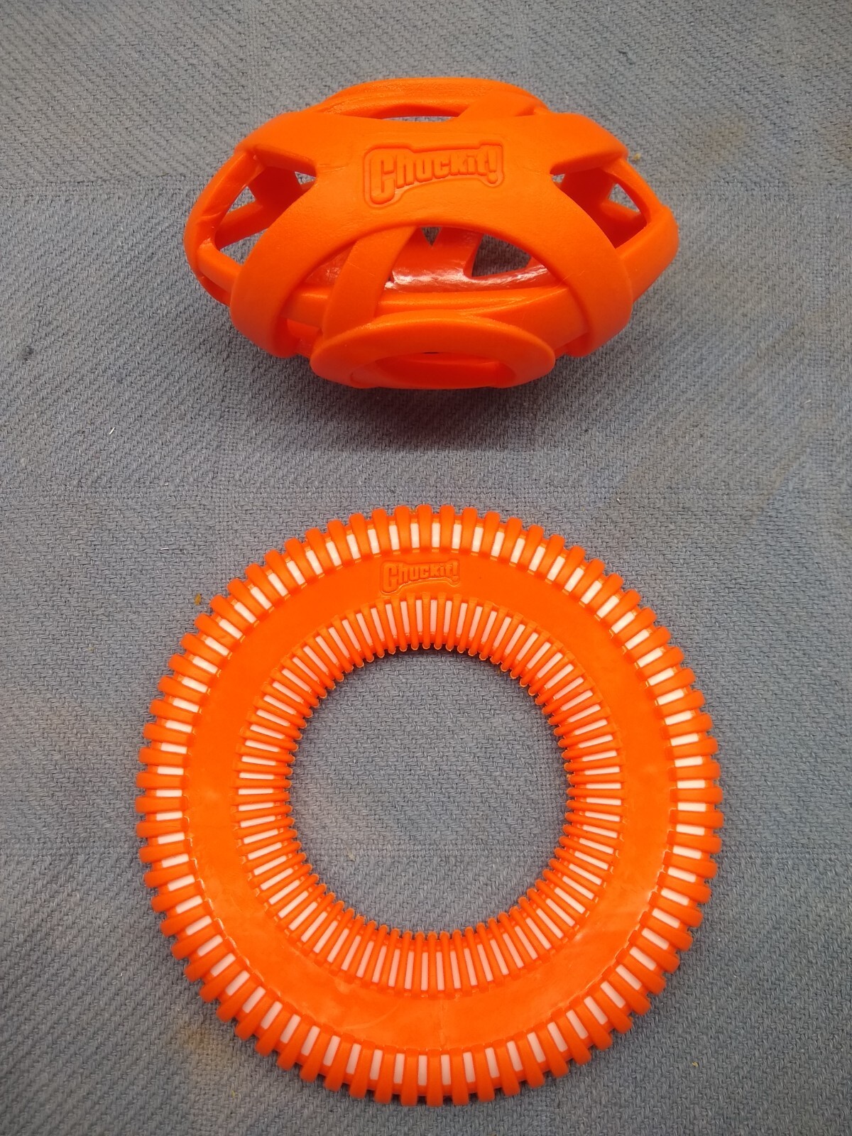 Chuckit Dog Toy Frisbee Rugged Flyer Disc Medium and Air Foo