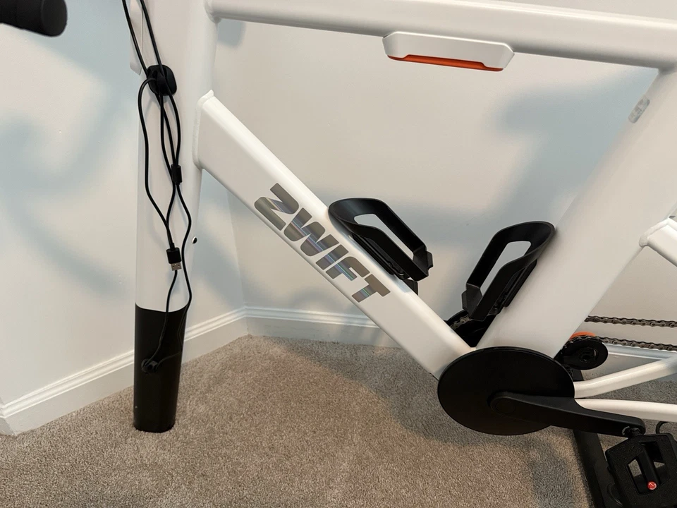 Zwift Ride con Wahoo Kickr Core 2/Alfombra (Bicicleta Inteligente Interactiva - Ciclismo Interior) Foto 3 de 4
