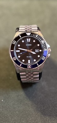 Casio Duro MDV-107-1A1VEF Batman Jubilee Armband + Gummiband