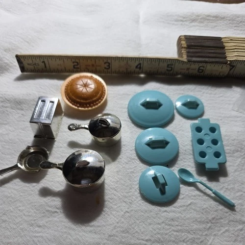 VINTAGE BARBIE ACCESSORIES