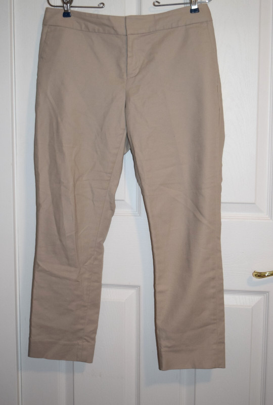 BANANA REPUBLIC HAMPTON FIT KHAKI PANTS - SIZE 8