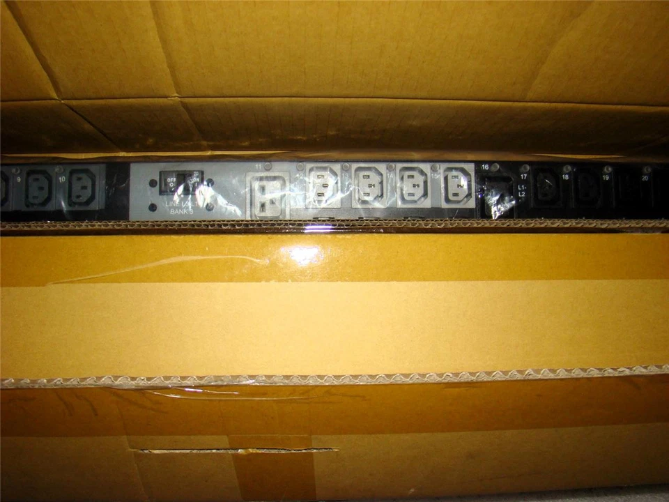 Tripp Lite PDV3VSR6L1530 3-Phase Switched 10kW Power Distribution Unit New Other - Image 4 of 4