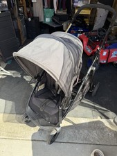 Cochecito doble Graco Ready2Grow LX 2.0 cuenta con asiento de banco plataforma de pie