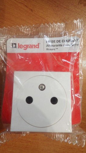 Prise Triple Legrand MOSAIC Affleurante 77143 L – Occasion Neuve Sans Boîte