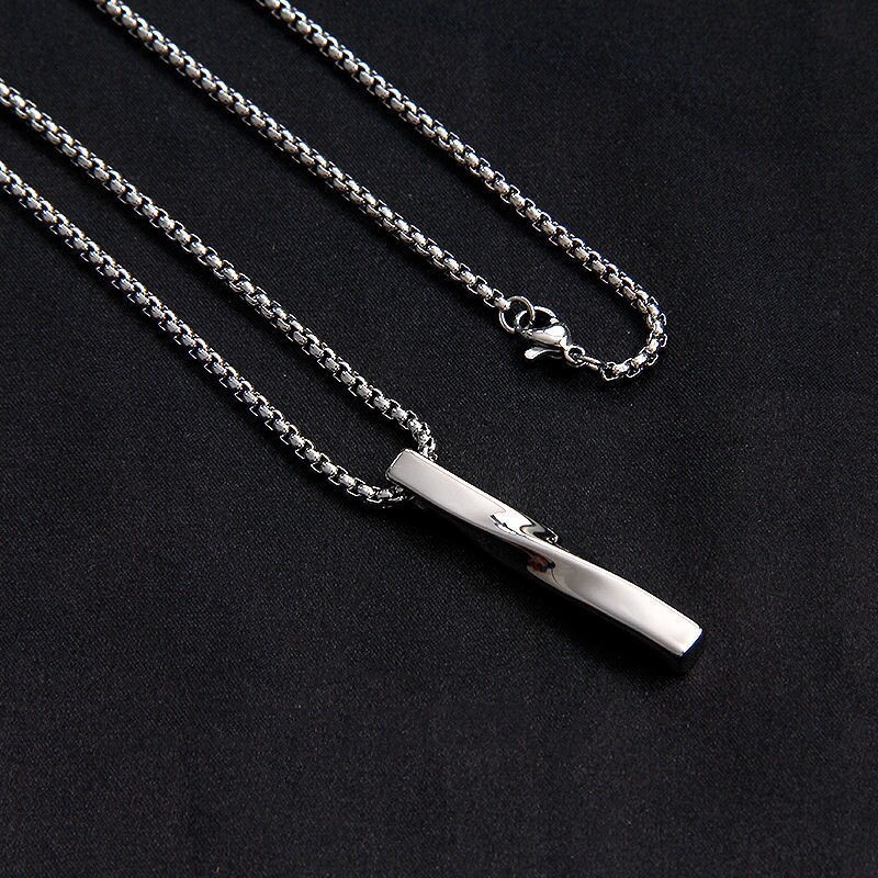 Collana Uomo con ciondolo argento di Corno inciso - MKN05 - Gioiell Collana Uomo con ciondolo argento di Corno inciso - MKN05 - Gioiell