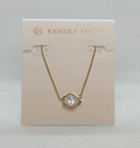 Kendra Scott Tess Pendant Necklace In 