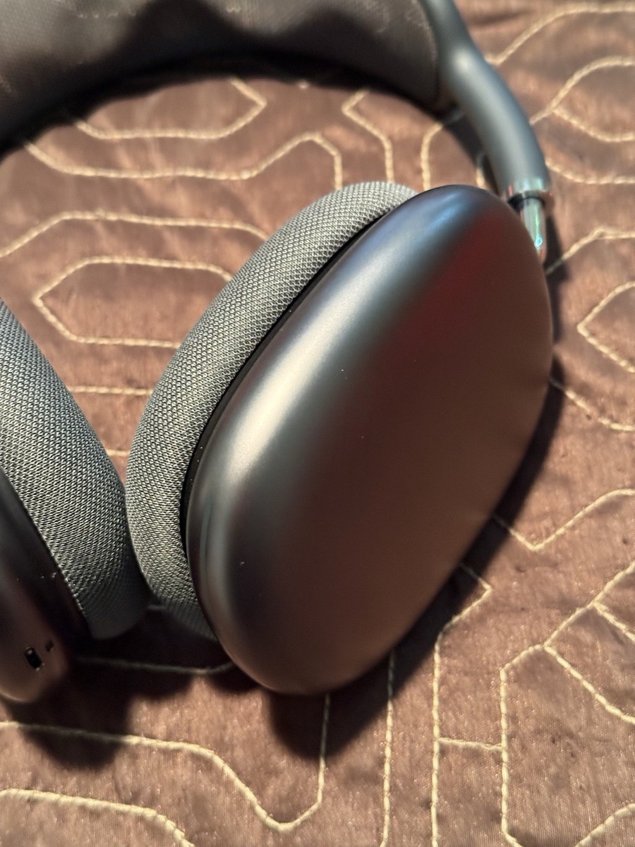 Slightly used , 1st Generation Apple AirPods Max Wireless