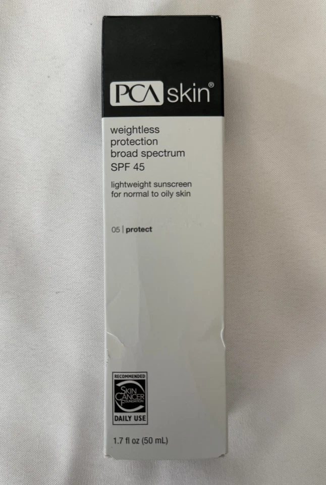 Protector solar facial sin aceite PCA SKIN Weightless Protection FPS 45 1,7 OZ Foto 2 de 4