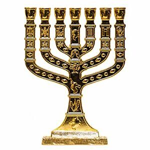eine klassische siebenarmige Menora in einer schönen Goldfarbe. 12 cm Höhe.