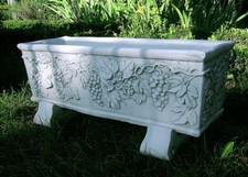 Steinfigur Pflanzkasten mit Weindekor, Steinguss Blumenkübel Gartendekoration