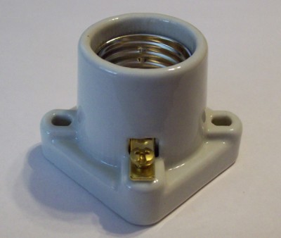 2'' SQUARE BASE PORCELAIN PONY CLEAT LAMP SOCKET E26 NEW 47717JB