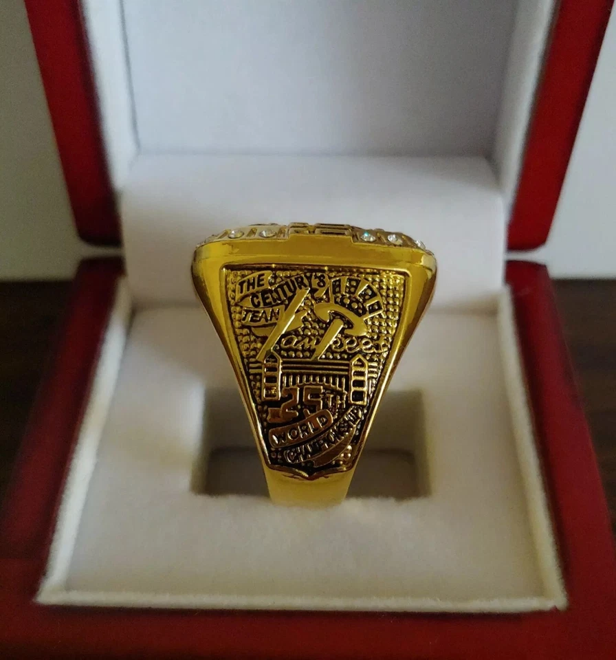 Mariano Rivera - Anillo Serie Mundial de los Yankees de Nueva York 1999 con caja de exhibición de madera Foto 3 de 4