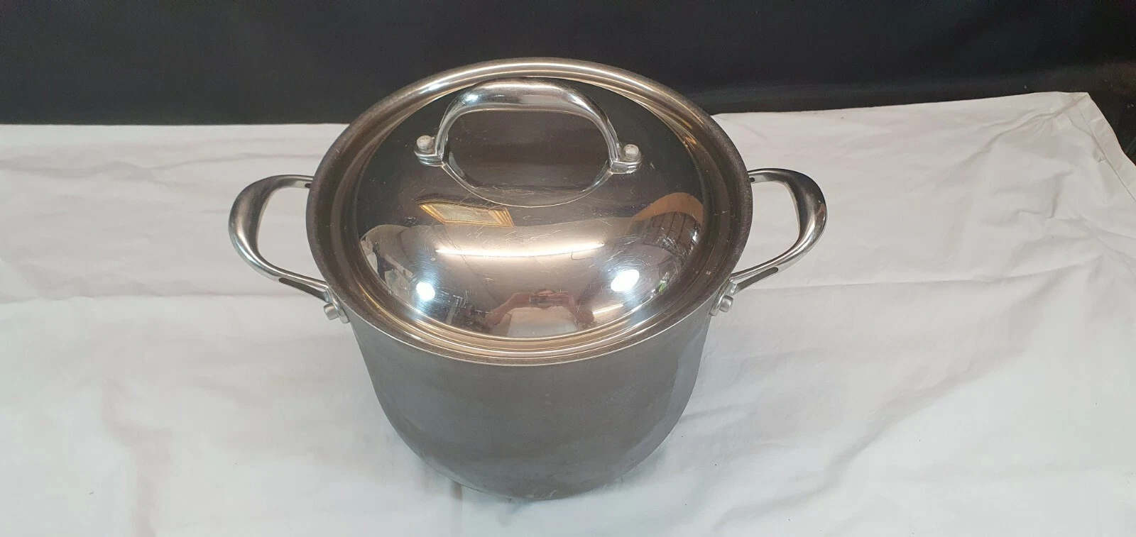 Kirkland Black Non-Stick 7.5 Lit Stockpot