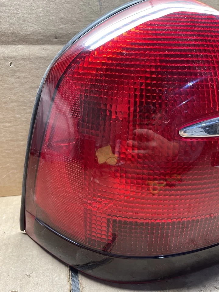 Luz trasera izquierda izquierda del lado del conductor Mercury Grand Marquis 1998-2002 OEM #S354 Foto 2 de 4