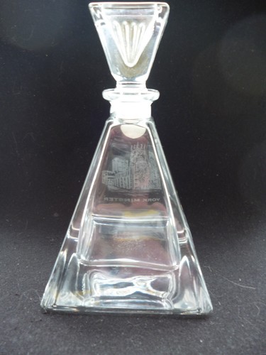 EXCELENTE BOTELLA DE AROMA DE CRISTAL DE SEÑORA QUEMADURAS GRABADA CON DISEÑO MAESTRO YORK. - Imagen 2 de 5