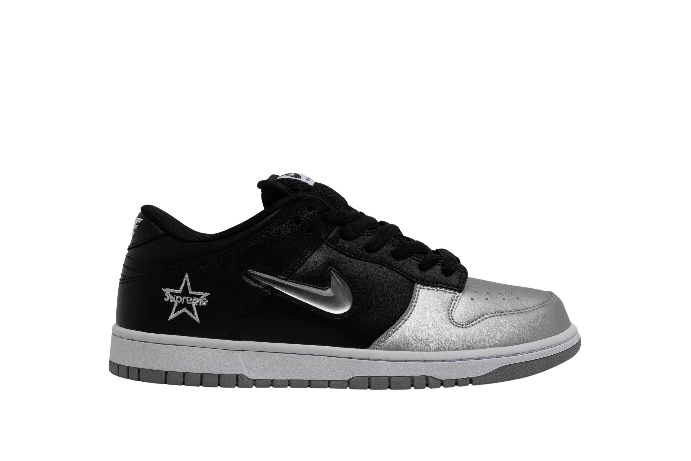 Declaración Adjunto archivo Tipo delantero Nike SB Dunk Low QS x Supreme Metallic Silver 2019 for Sale | Authenticity  Guaranteed | eBay