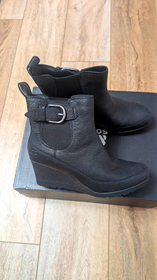 UGG Women s Black Leather Ankle Bootie Round Toe Wedge Buckle Size 8