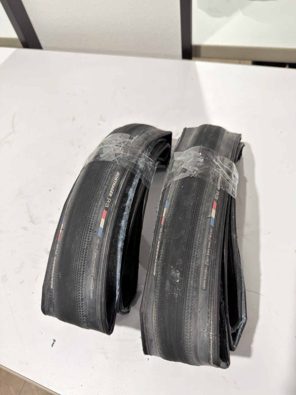 Pair Of Bontrager R3 700 X 32c Hard-case Lite Road Bike Tires