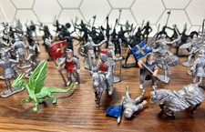 Medieval Knight Figurine Toy Soldiers Safari  Silver And Black Soldiers 64 LOT