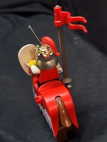 LEGO Minifigure Castle Royal Knight King Lion Horse Barding