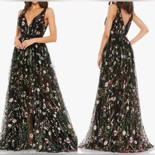 NEW Mac Duggal Floral Embroidered A-Line Black V neck Gown sz 4