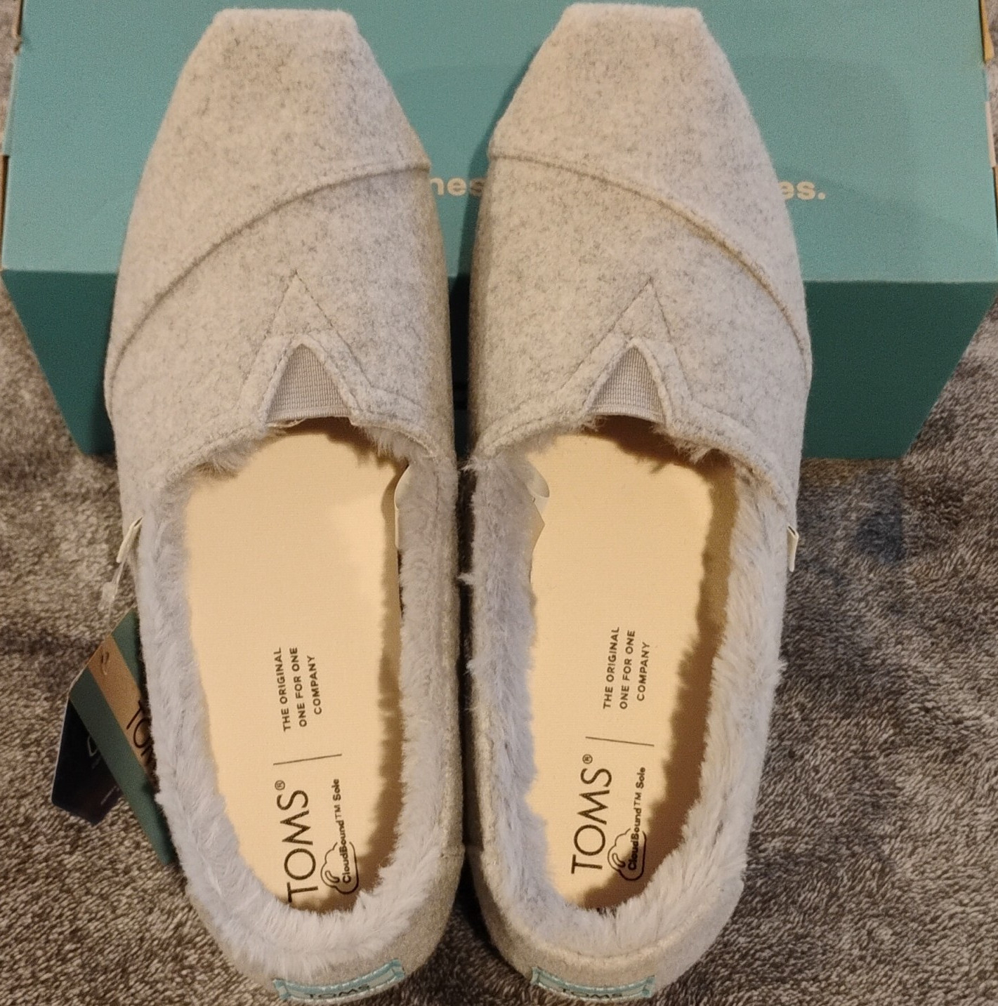 TOMS Women's Gray Slip-On Flats Square Toe Faux Fur Cushioned Comfort US 8