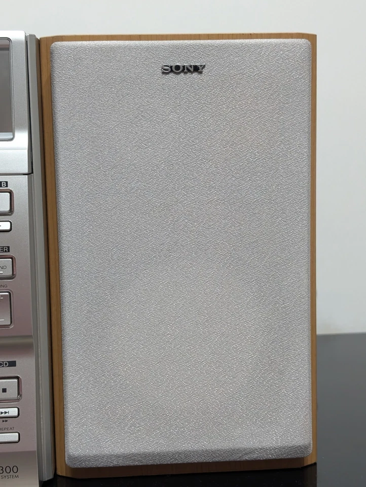 Sony CMT-CP300 Micro Hi-Fi Component Stereo System CD Player/ Cassette Tape Deck - Image 3 of 4