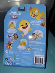 Fingerlings Pinkfong Baby Shark Light Up Mood Fin W/Magic Motion Sensor