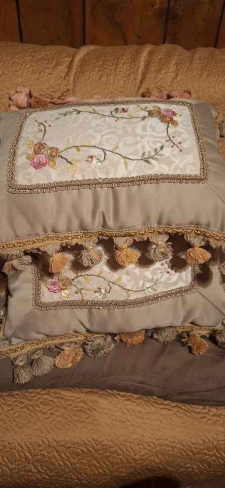 Victorian Rose Throw Pillow Set Of 3 Very Clean No Spots! - Image 4 of 4