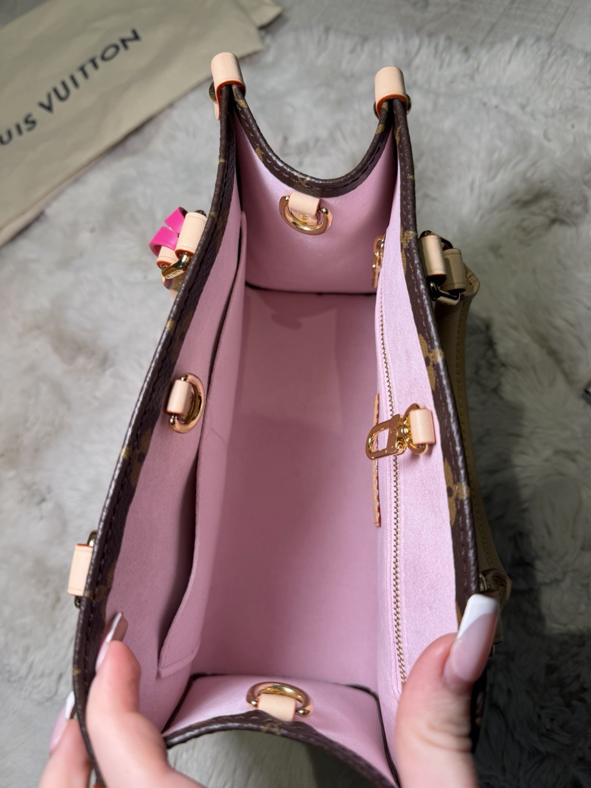 Louis Vuitton x Takashi Murakami Cherry Blossom OnTheGo 2025 Accessory Bag image 8