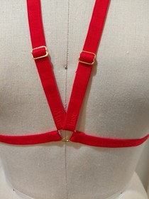 MAISON CLOSE BODY HARNESS RED GOLD TONE METAL WOMEN'S O/S REF. 562452