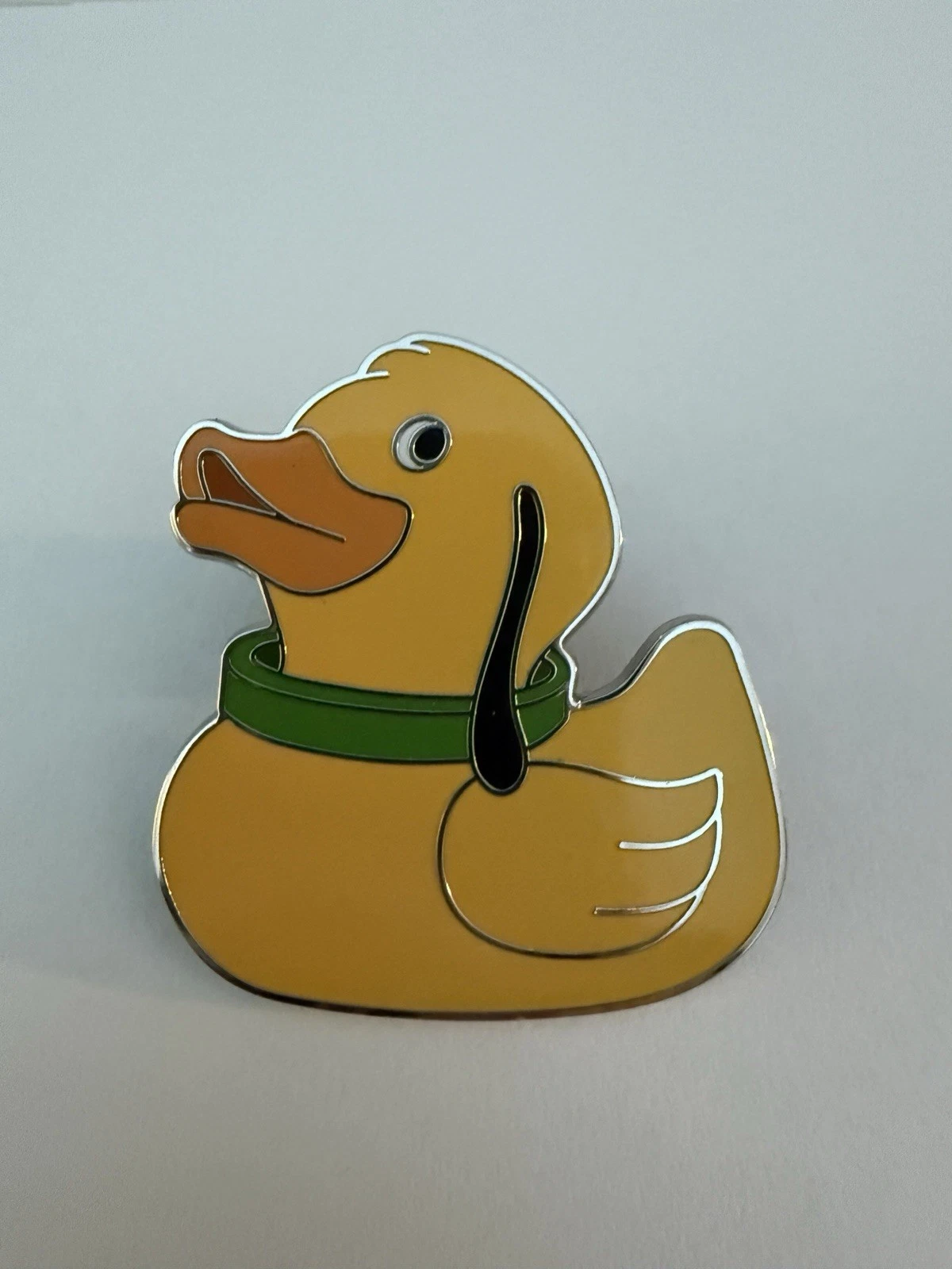 DUCKS OF DISNEY MYSTERY PIN PLUTO