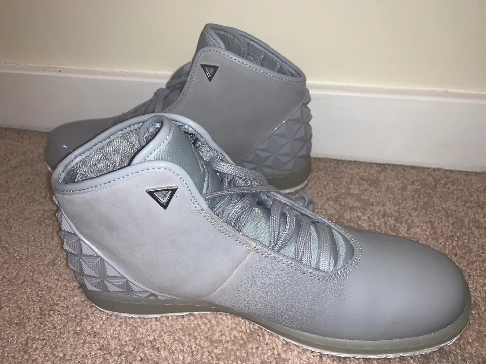 NUEVOS ZAPATOS DE BALONCESTO NIKE JORDAN INSTIGATOR PARA HOMBRE GRIS LOBO TALLA 9.5 US 705076 004 Foto 4 de 4