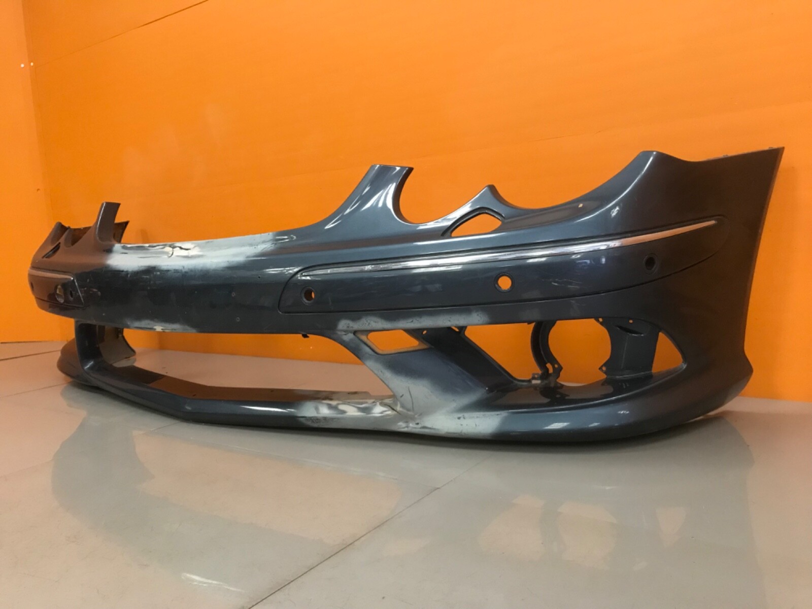 +Mercedes clk amg w209 2005-07 GENUINE FRONT BUMPER - Image 3