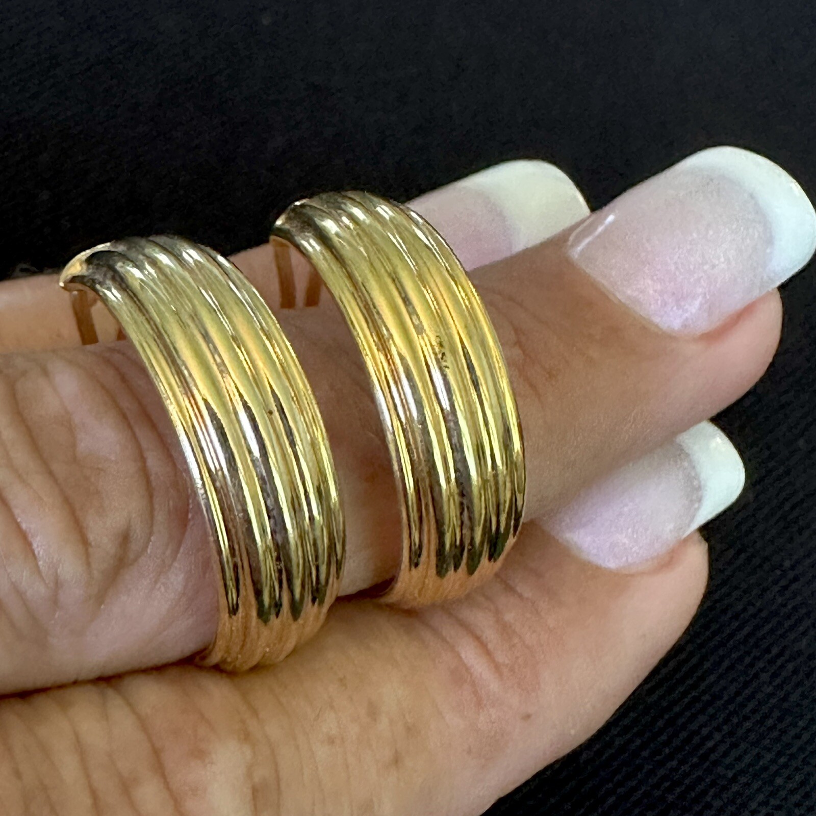 BEAUTIFUL ESTATE SOLID BRONZE RIBBED POST BACK HO… - image 1