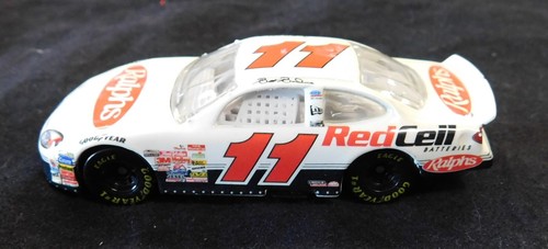Brett Bodine 1999 Hot Wheels NASCAR Ford Taurus Car - Ralphs - Red Cell Batterie