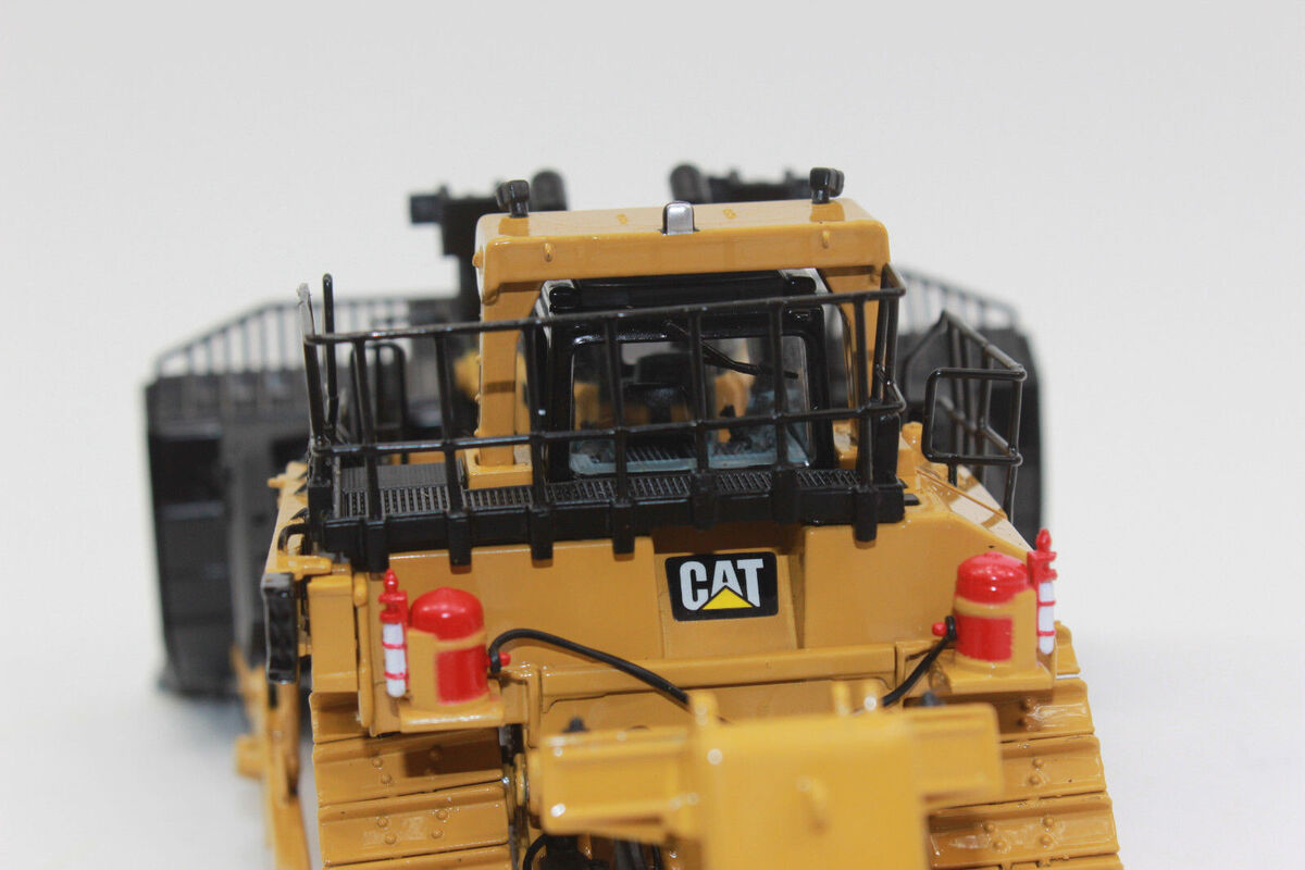 Caterpillar CAT D11T Carrydozer w/ Operator Model 1:50 Caterpillar CAT D11T Carrydozer w/ Operator Model 1:50