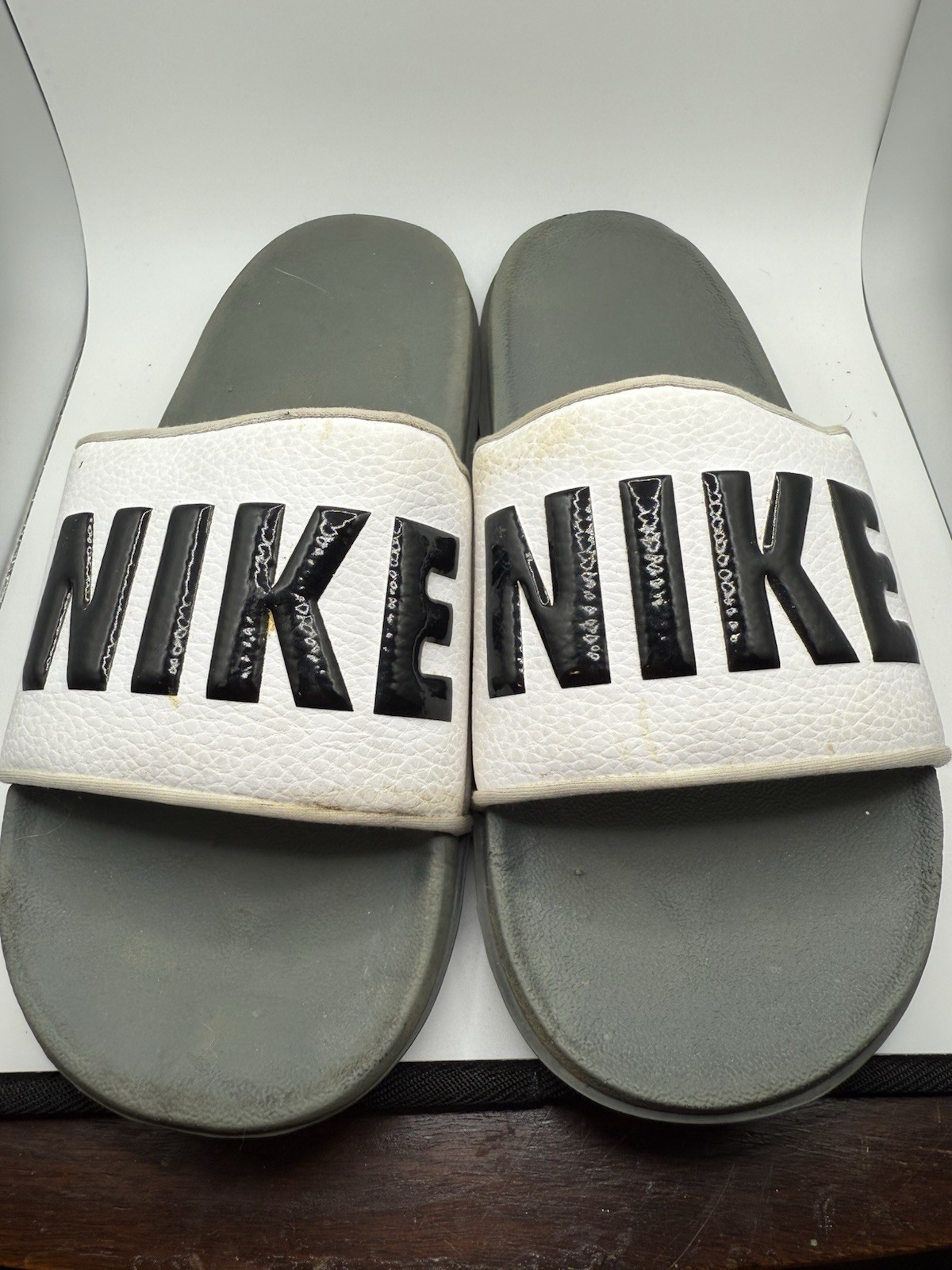 Nike White And Black Slides Men’s Size 10 In Good Condition