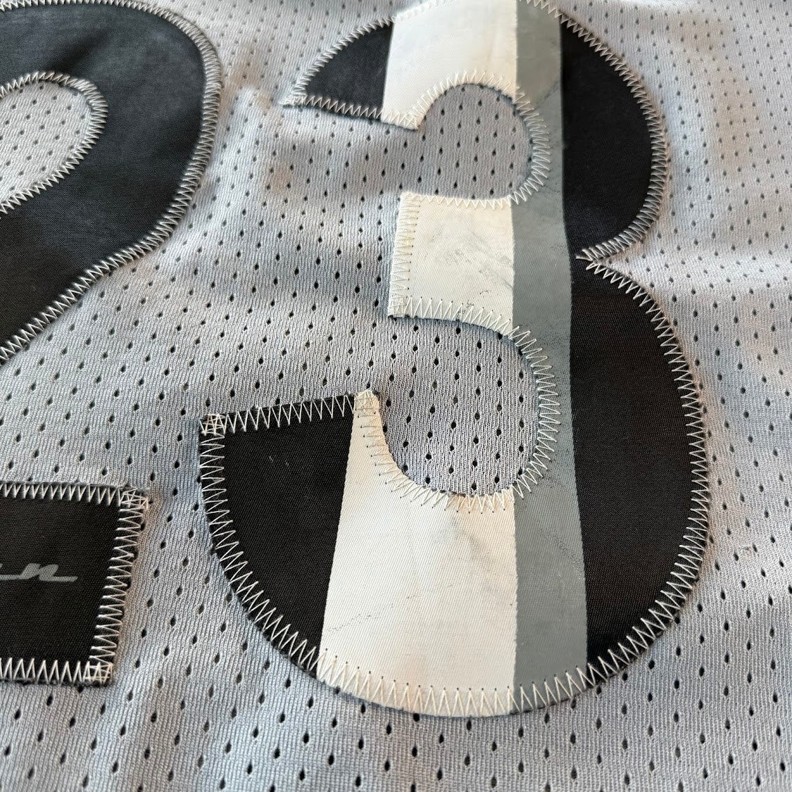 Vintage 2003 Nike Michael Jordan 23 Jumpman Gray Football Jersey Mens XXL thumbnail 3