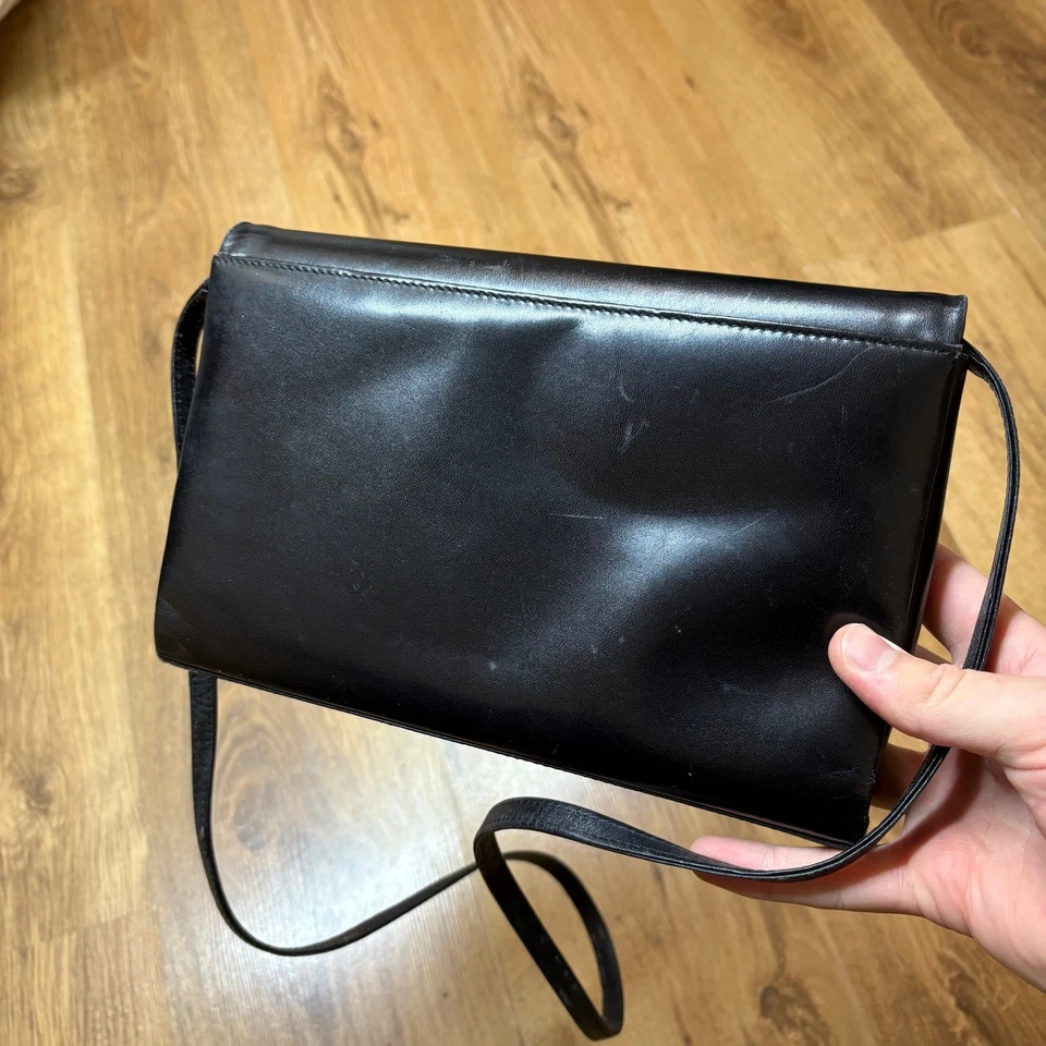 Givenchy Sacs Vintage Black Leather Shoulder Bag - Image 3 of 4